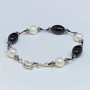 Freshwater pearl onyx bracelet