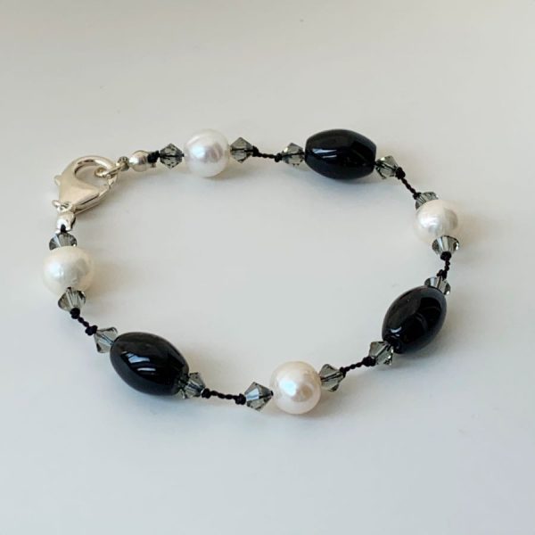 Freshwater pearl black onyx bracelet