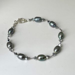 Freshwater pearl and Swarovski crystal bracelet