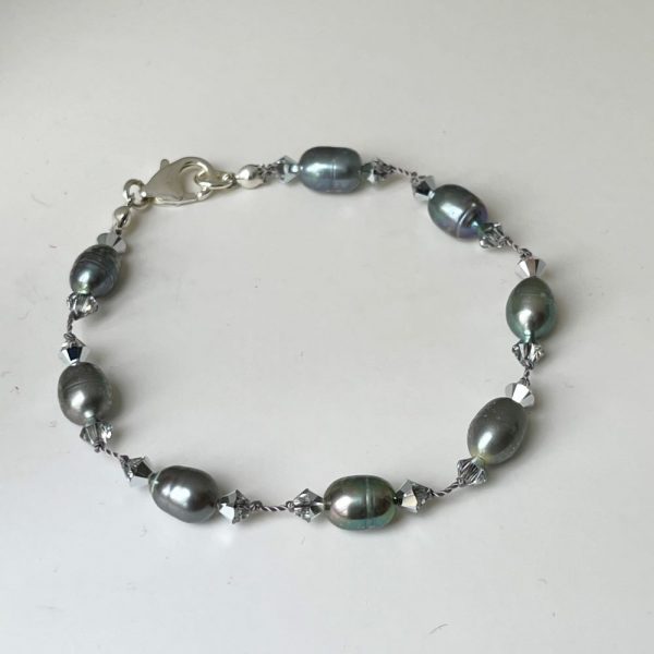 Freshwater pearl and Swarovski crystal bracelet