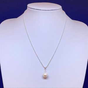single pearl pendant