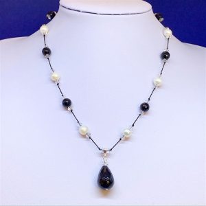 Black onyx pendant necklace