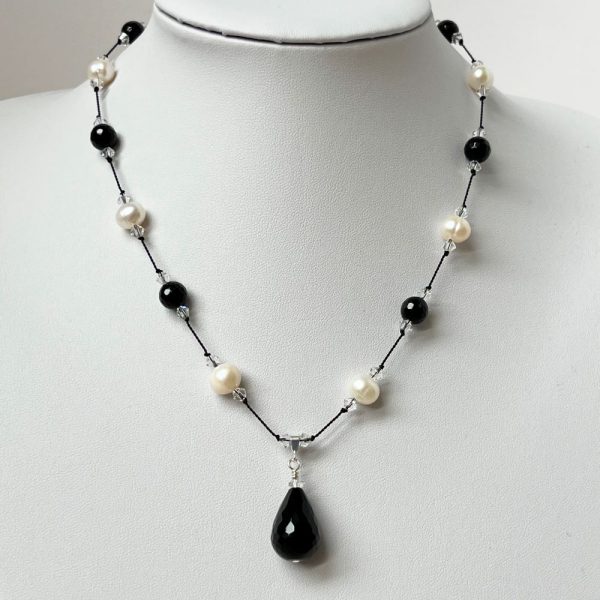 Black onyx pendant with freshwater pearls