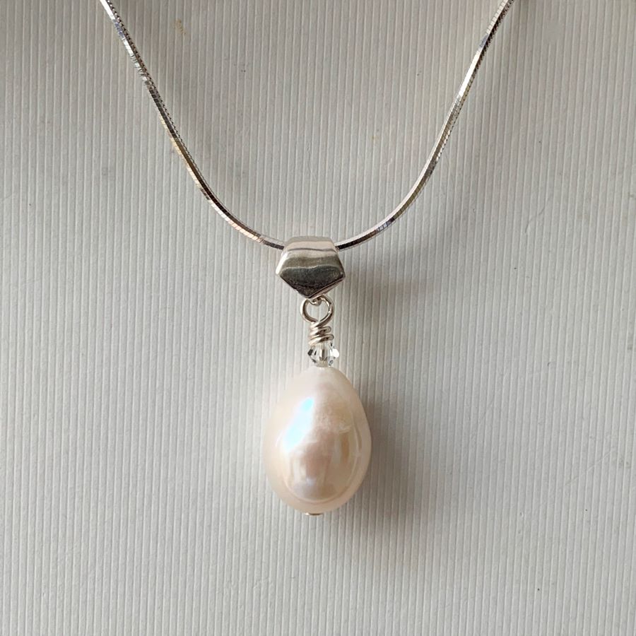 Large freshwater pearl pendant - Love Your Rocks