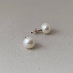 Freshwater pearl studs