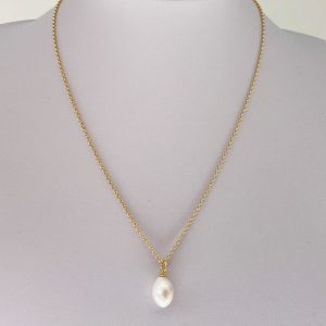 Freshwater pearl pendant